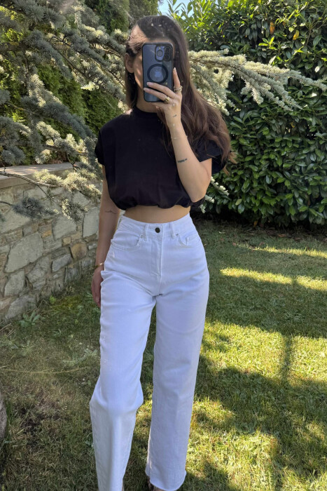 CROP NJË NGJYRËSH I THJESHTË PËR FEMRA NË NGJYRËN E ZEZË - 1