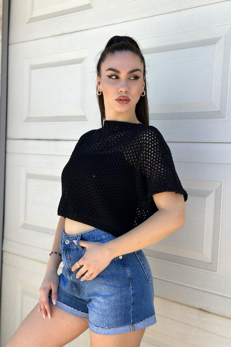 CROP PËR FEMRA NË NGJYRËN E ZEZË - 3