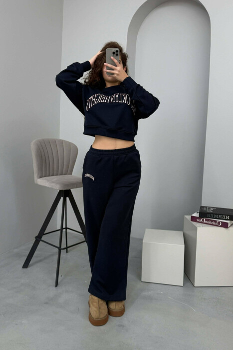 CROPPED SWEATSHIRT+SWEATPANTS WRITTINGS WOMEN SET DARK BLUE/BEE - 1