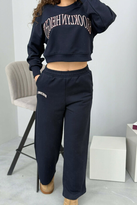 CROPPED SWEATSHIRT+SWEATPANTS WRITTINGS WOMEN SET DARK BLUE/BEE - 5