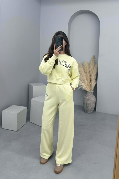 CROPPED SWEATSHIRT+SWEATPANTS WRITTINGS WOMEN SET YELLOW/E VERDHE - KLAUDIO FASHION