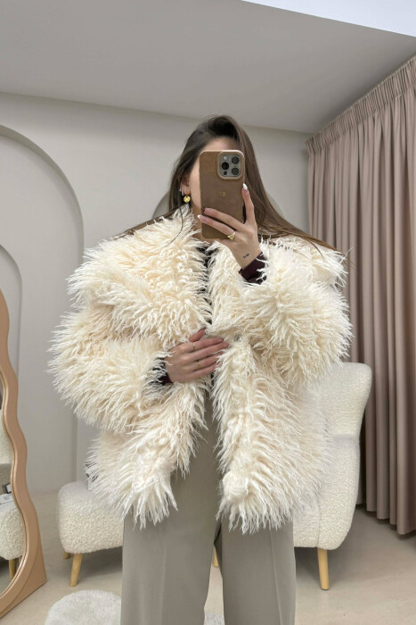 CURLY FAUX FUR HIGH NECK WOMAN COAT WHITE-E BARDHE - KLAUDIO FASHION