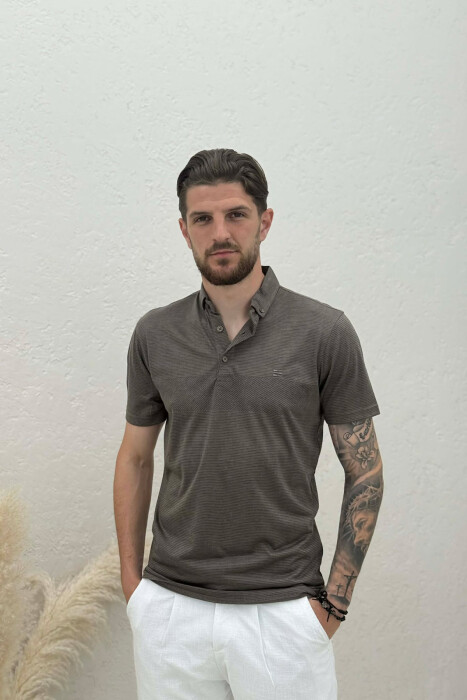 T-SHIRT ME JAKE POLO PER MESHKUJ NE NGJYRE KAFE - KLAUDIO FASHION