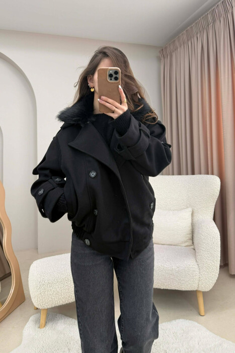 XHAKETE E SHKURTER NJE NGJYRESHE ME GEZOF TE SHKEPUTSHEM PER FEMRA NE NGJYRE TE ZEZE - KLAUDIO FASHION