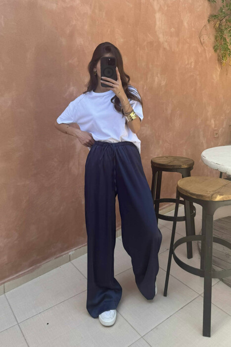 PANTALLONA SATEN ELASTIKE NË BELI DHE ME LIDHËSE PËR FEMRA NË NGJYRËN BLU E ERRËT - KLAUDIO FASHION