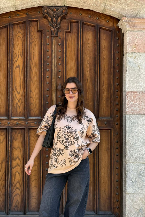 T-SHIRT ME DIZJAN LULESH PER FEMRA NE NGJYRE BEZHE + 6 PALE ÇORAPE DHURATE - KLAUDIO FASHION