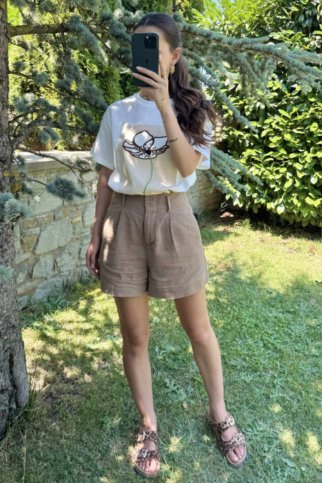 FLOWER IMAGE LITTLE WRITTINGS WOMEN T-SHIRT WHITE-E BARDHE - 1