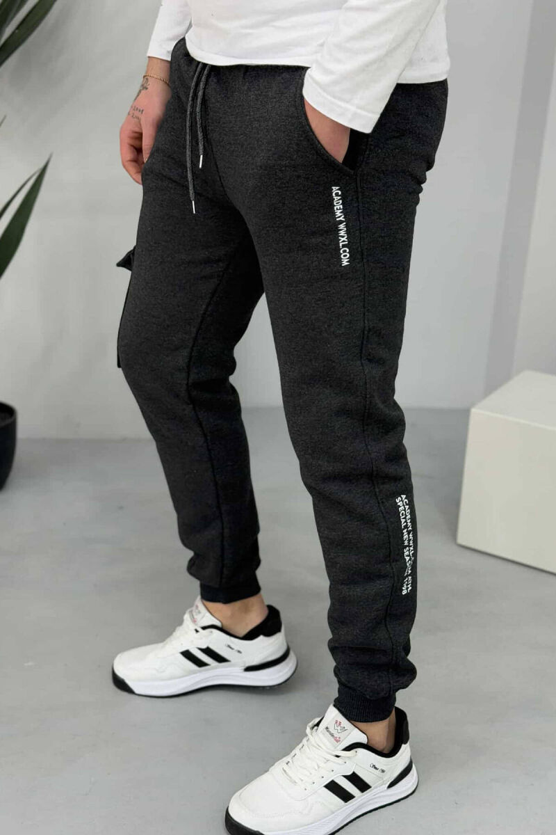 FLUFFY LITTLE WRITTINGS MEN SWEATPANTS DARK GREY/GEE - 6