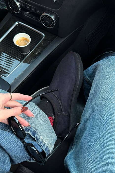 UGG NJE NGJYRESHE ME PUSH PER FEMRA NE NGJYRE TE ZEZE - KLAUDIO FASHION