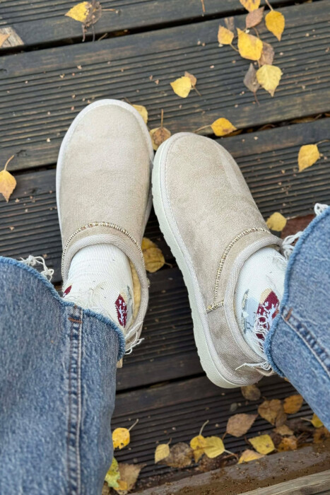 FLUFFY ONE COLOR SHORT WOMEN UGG CREAM/KREM - 4