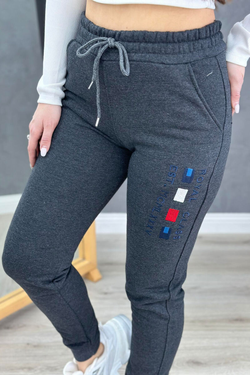 FLUFFY WRITTING WOMAN SWEATPANTS DARK GREY/GEE - 2