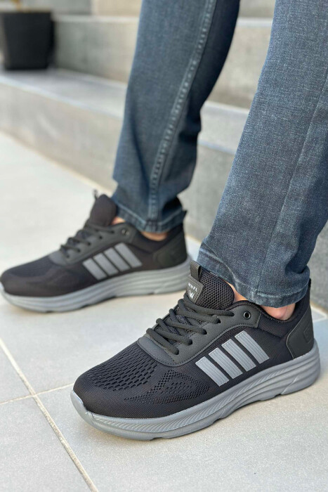 FOUR STRIPE DESIGN PLATFORM MEN SNEAKERS BLACK-GREY/ZEGR 