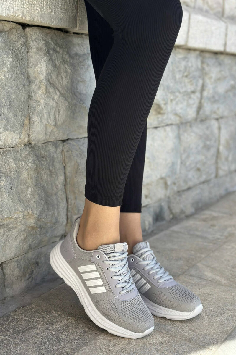 FOUR STRIPES PLATFORM SIMPLE WOMEN SNEAKERS GREY-WHITE/GRBA - 3