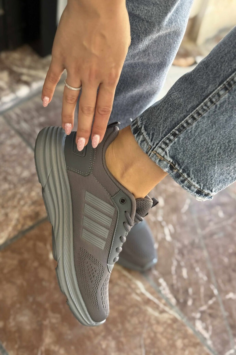 FOUR STRIPES PLATFORM SIMPLE WOMEN SNEAKERS GREY/GRI - 2