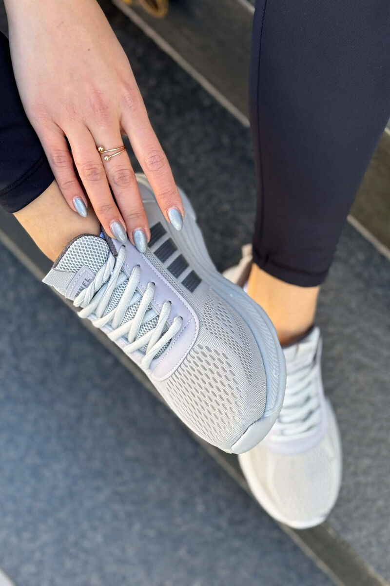 FOUR STRIPES PLATFORM SIMPLE WOMEN SNEAKERS LIGHT GREY/GZ - 3