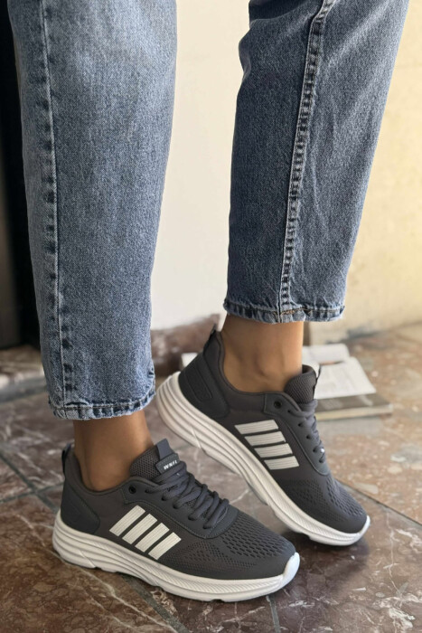 ATLETE ME PLATFORME TE THJESHTE PER FEMRA NE NGJYRE TE BARDHE + GRI TE ERRET - KLAUDIO FASHION