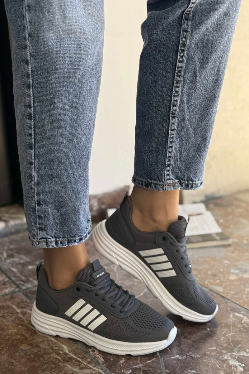 FOUR STRIPES PLATFORM SIMPLE WOMEN SNEAKERS WHITE-DARK GREY/BAGE - 1