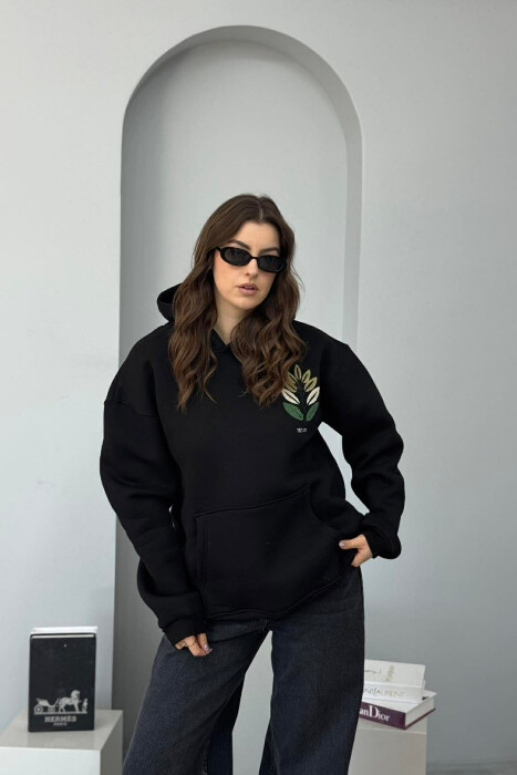 HOODIE ME PUSH DHE ME DIZJAN NE PJESEN PARA & PAS PER FEMRA NE NGJYRE TE ZEZE 