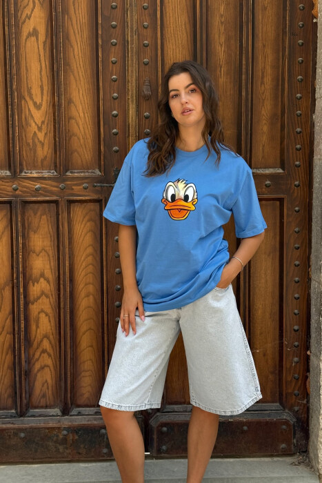 T-SHIRT ME IMAZH PËR FEMRA NË NGJYRËN BLU E ZBARDHUR 
