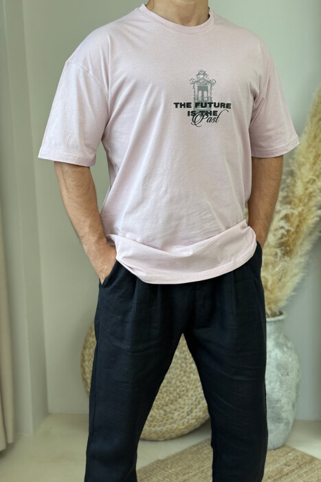 T-SHIRT ME SHKRIME PËR MESHKUJ NË NGJYRËN PUDËR 