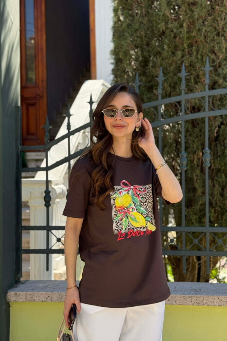 T-SHIRT NJE NGJYRESH PER FEMRA NE NGJYRE KAFE 