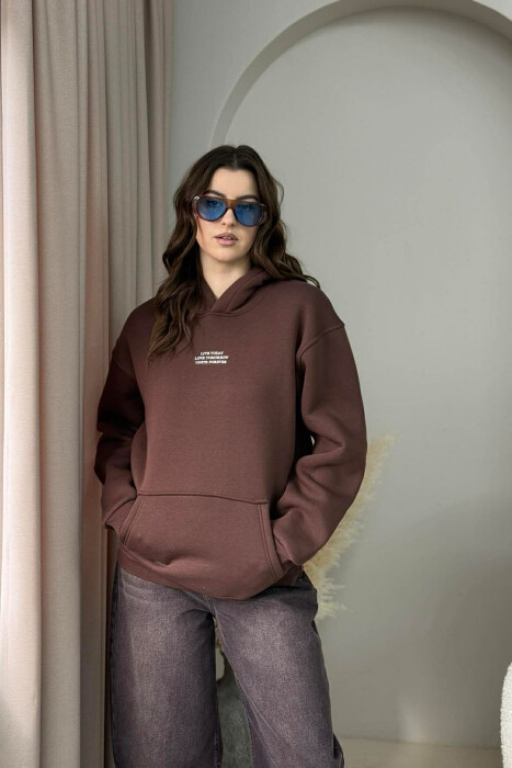 HOODIE ME PUSH DHE SHKRIME NE PJESEN PARA PER FEMRA NE NGJYRE KAFE TE ERRET 