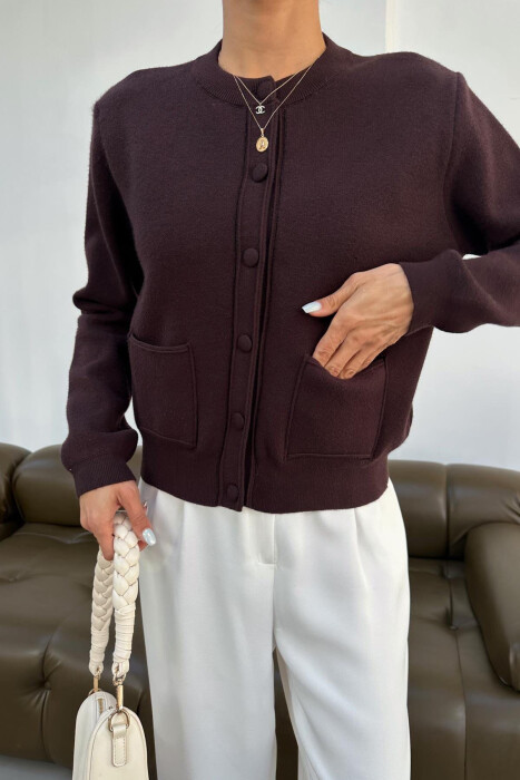 FRONT POCKET ROUND NECK WOMAN CARDIGAN BROWN/KAFE - KLAUDIO FASHION