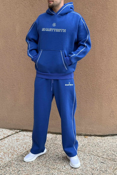 KOSTUM HOODIE ME SHKRIM NË PJESËN PARA+TUTA PËR MESHKUJ NË NGJYRË BLU - KLAUDIO FASHION