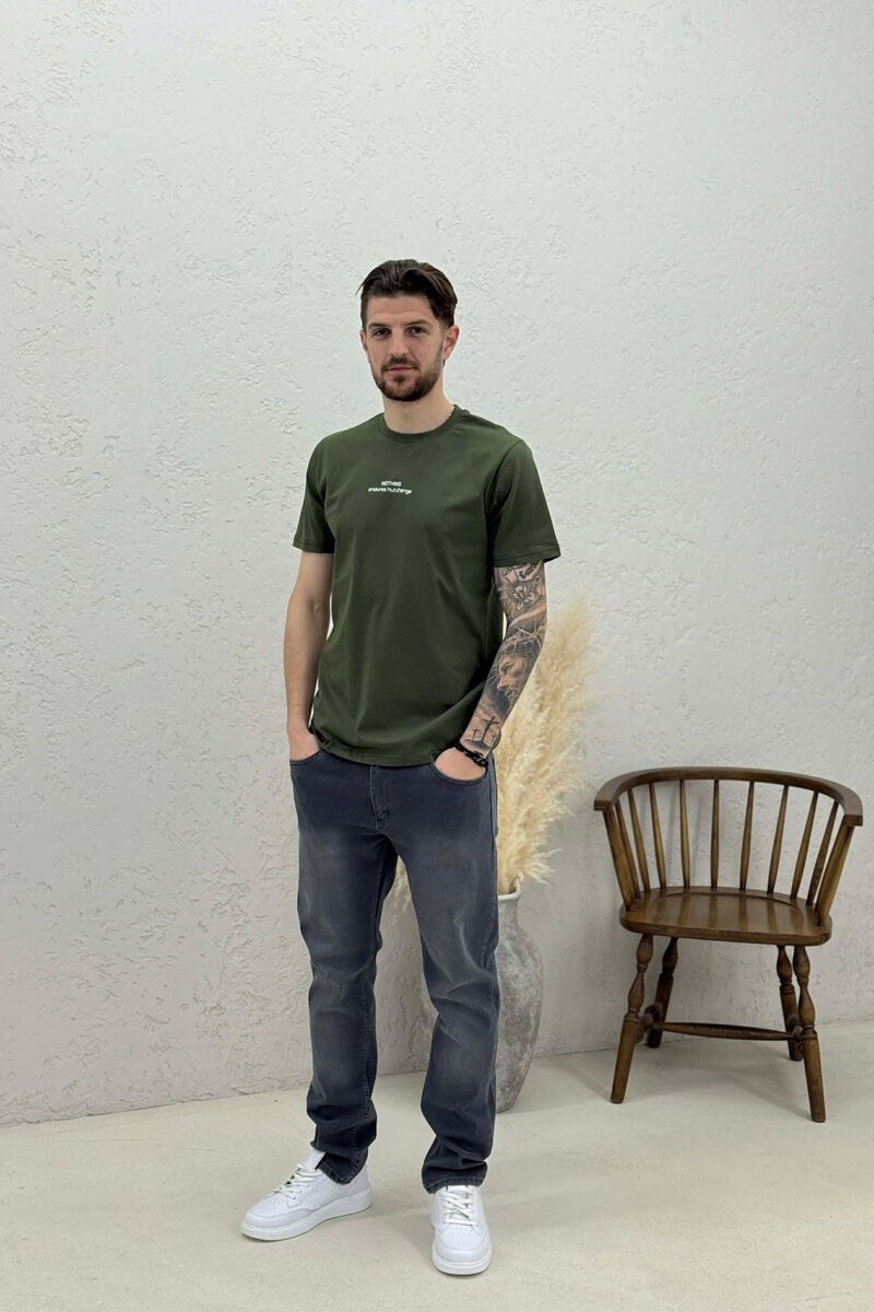 T-SHIRT ME SHKRIME NE PJESEN PARA PER MESHKUJ NE NGJYRE JESHILE - 2