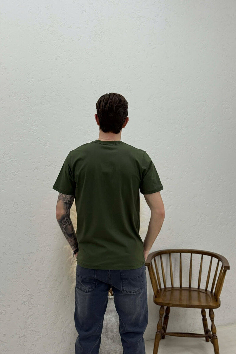 T-SHIRT ME SHKRIME NE PJESEN PARA PER MESHKUJ NE NGJYRE JESHILE - 4