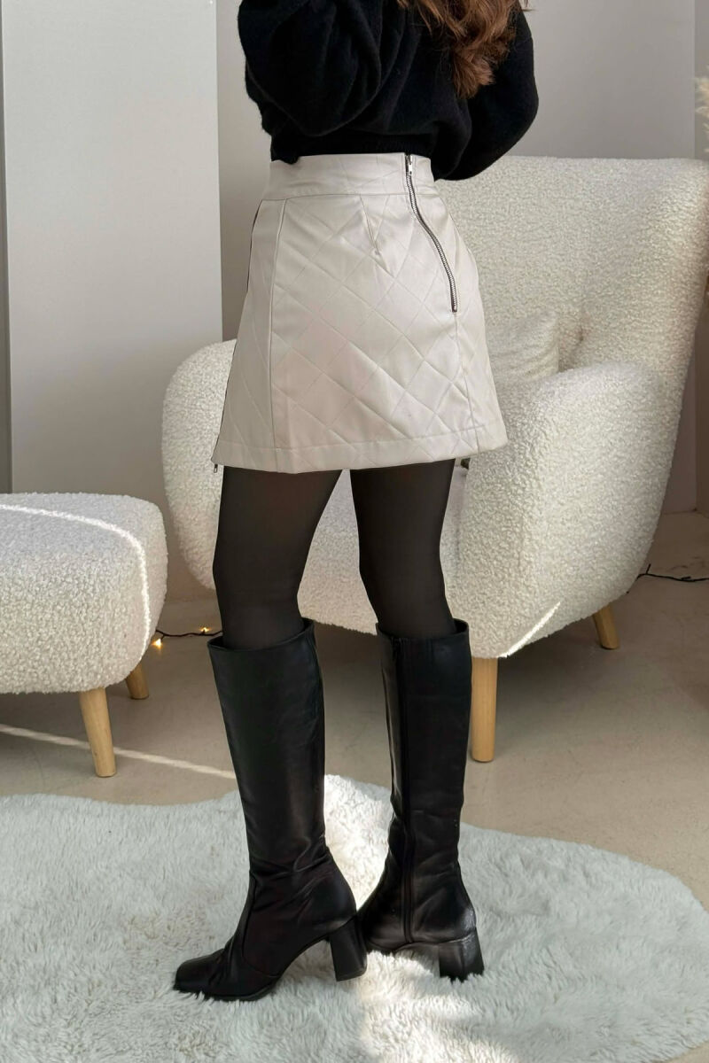 FUND I SHKURTER ME DETAJE ZINXHIRASH PER FEMRA NE NGJYRE BEZHE - 4