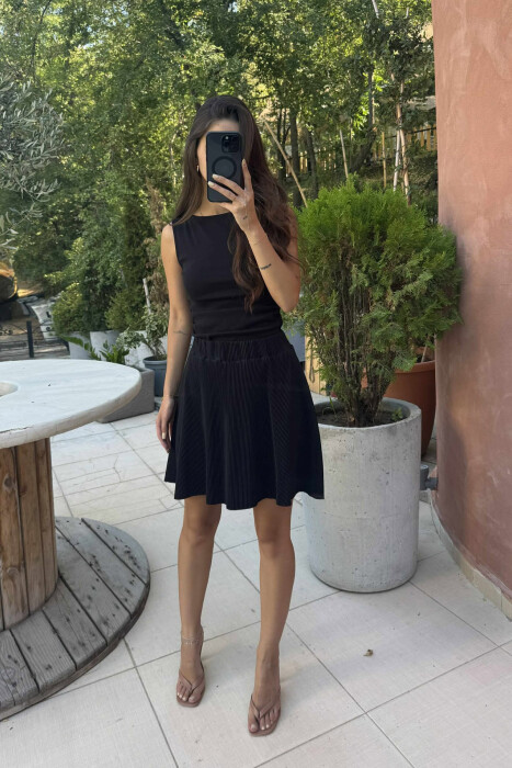 FUNDPANTALLONË NJË NGJYRËSHE ME BEL ELASTIK PËR FEMRA NË NGJYRËN E ZEZË - 9