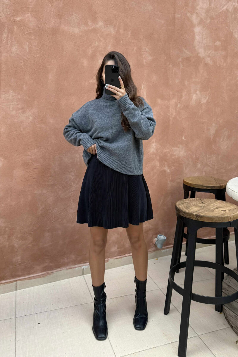 FUNDPANTALLONË NJË NGJYRËSHE ME BEL ELASTIK PËR FEMRA NË NGJYRËN E ZEZË - 2