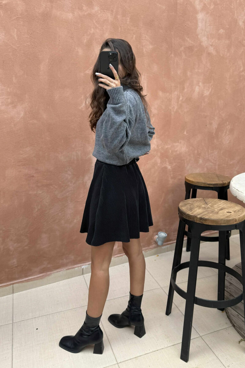 FUNDPANTALLONË NJË NGJYRËSHE ME BEL ELASTIK PËR FEMRA NË NGJYRËN E ZEZË - 3