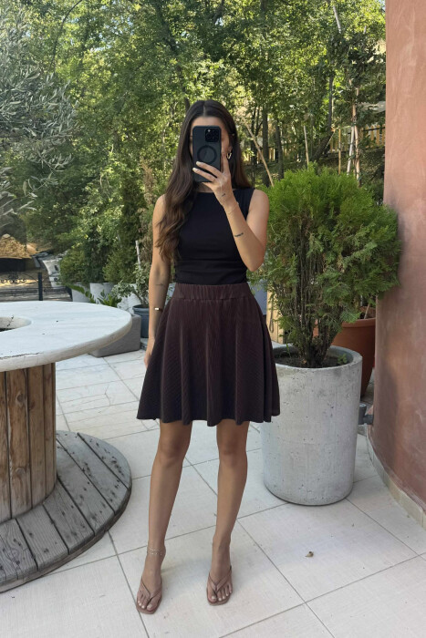 FUNDPANTALLONË NJË NGJYRËSHE ME BEL ELASTIK PËR FEMRA NË NGJYRËN KAFE - 6