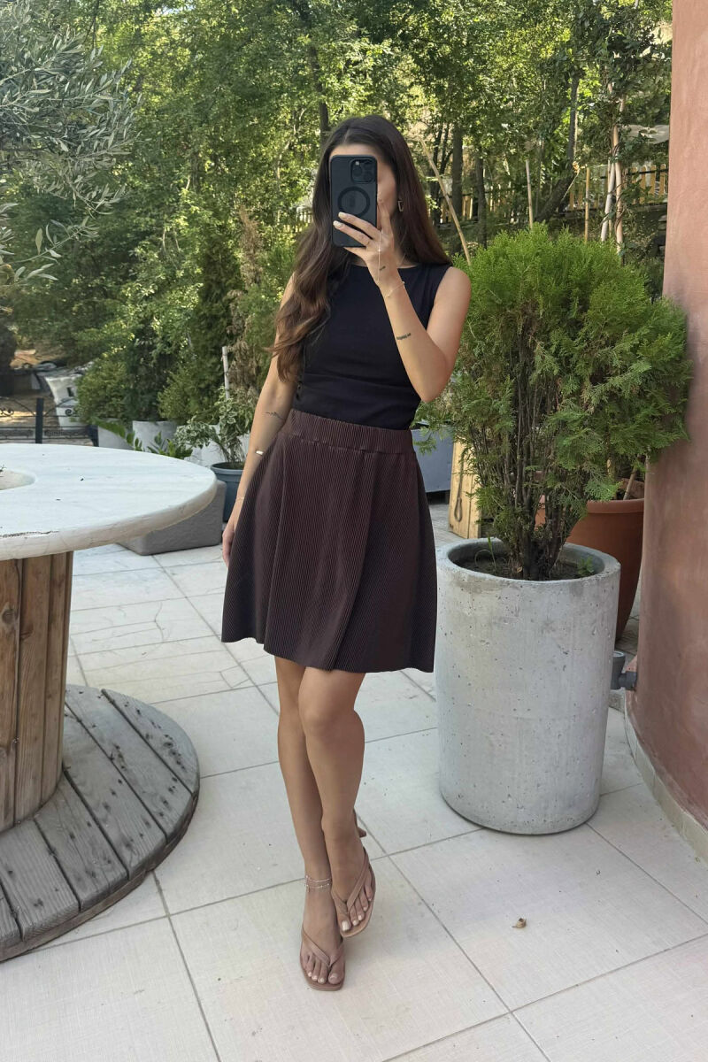 FUNDPANTALLONË NJË NGJYRËSHE ME BEL ELASTIK PËR FEMRA NË NGJYRËN KAFE - 7