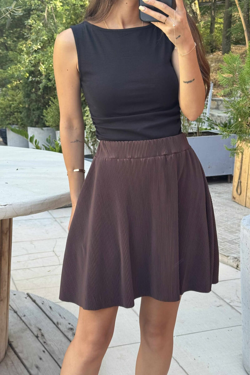 FUNDPANTALLONË NJË NGJYRËSHE ME BEL ELASTIK PËR FEMRA NË NGJYRËN KAFE - 8