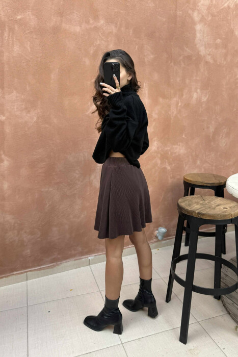 FUNDPANTALLONË NJË NGJYRËSHE ME BEL ELASTIK PËR FEMRA NË NGJYRËN KAFE - 2