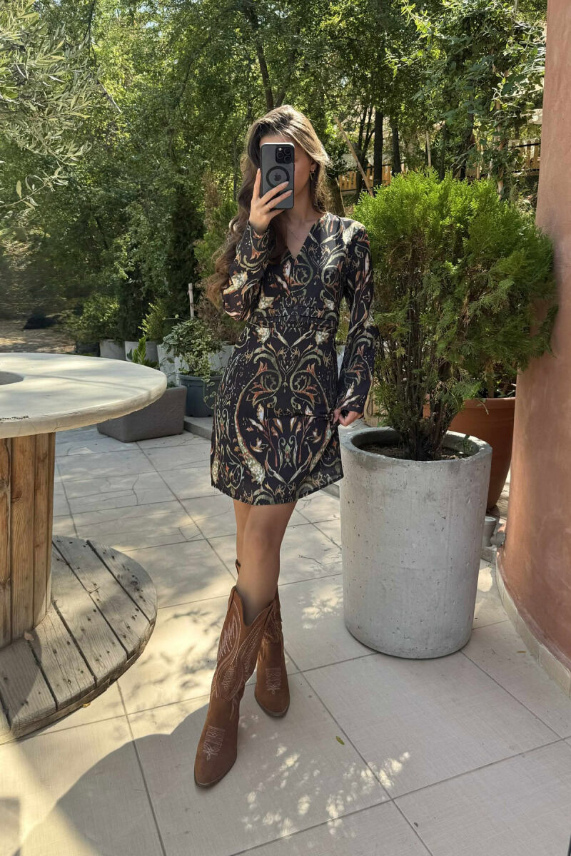 FUSTAN I SHKURTËR ME JAKË V DHE DIZANJE PËR FEMRA NË NGJYRËN E ZEZË & JESHILE - 2