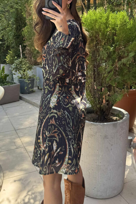 FUSTAN I SHKURTËR ME JAKË V DHE DIZANJE PËR FEMRA NË NGJYRËN E ZEZË & JESHILE - 4