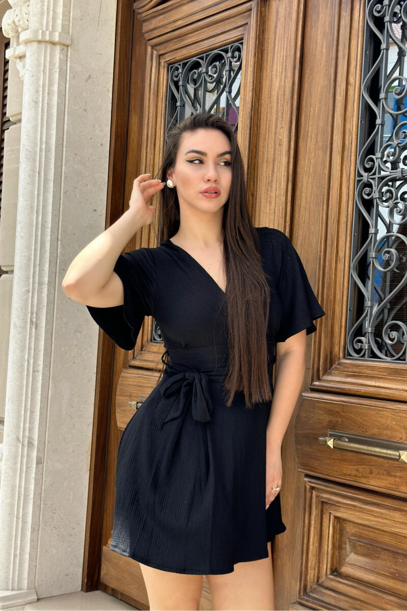 FUSTAN I SHKURTËR ME LIDHËSE PËR FEMRA NË NGJYRËN E ZEZË - 1
