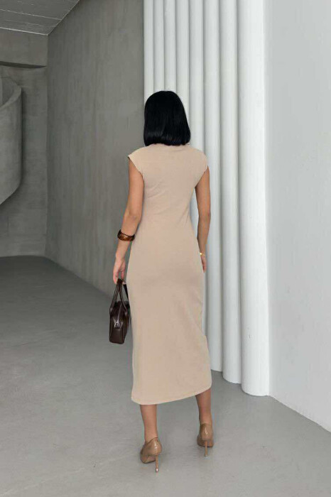 FUSTAN ME JAKË POLO ME KOPSA PËR FEMRA NË NGJYRËN BEZHË - 3