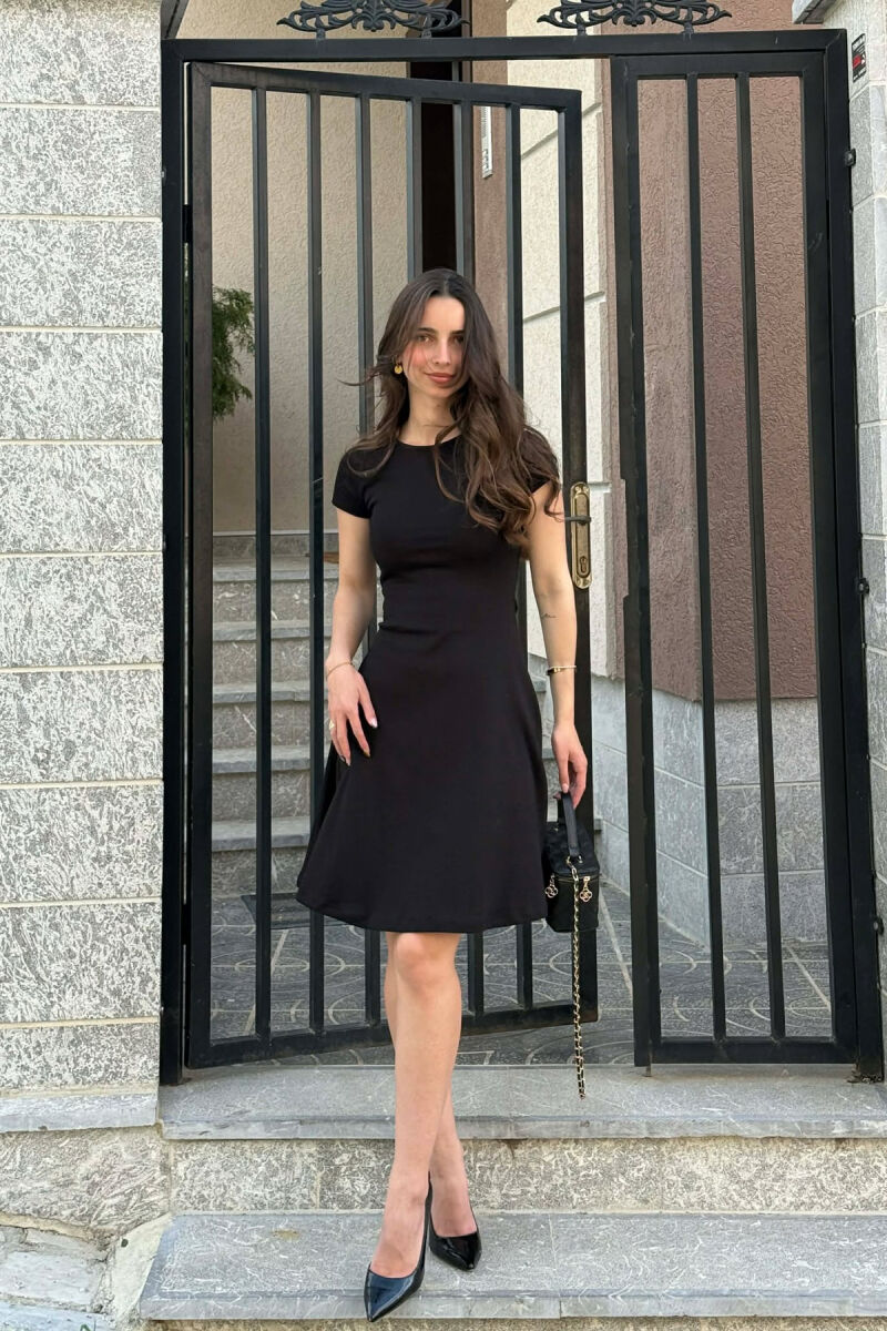 FUSTAN ME MENGE TE SHKURTRA PER FEMRA NE NGJYRE TE ZEZE - 2