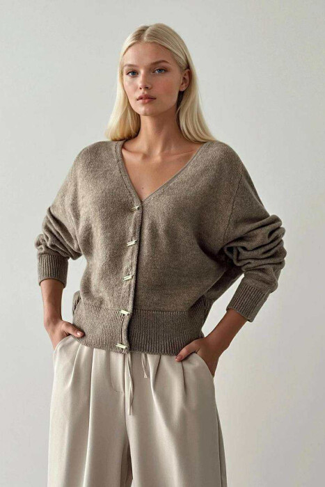 GOLD BUTTONS DETAIL ONE COLOR WOMEN CARDIGAN DARK BEIGE/BEZHE ERRET 