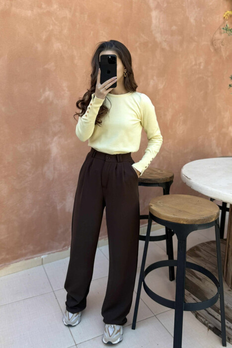 GOLD BUTTONS DETAILS ONE COLOR WOMEN SWEATER YELLOW/E VERDHE - KLAUDIO FASHION