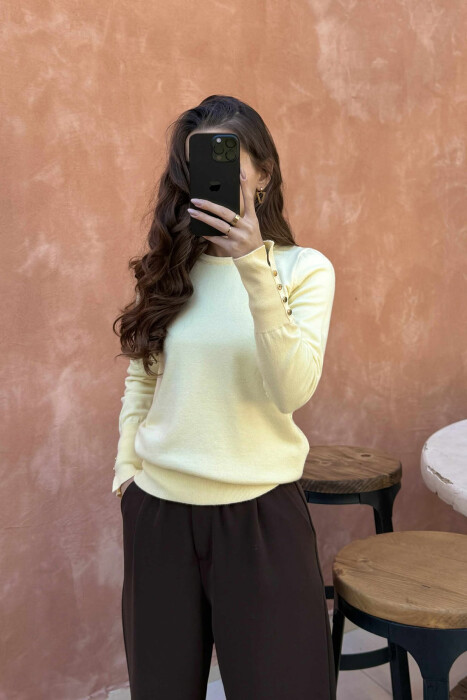 GOLD BUTTONS DETAILS ONE COLOR WOMEN SWEATER YELLOW/E VERDHE - 2