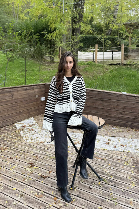 GOLD BUTTONS STRIPES WOMEN CARDIGAN WHITE-BLACK/BAZE 