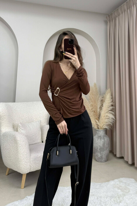 BLUZE NJE NGJYRESHE ME DETAJ FLORIRI PER FEMRA NE NGJYRE KAFE - KLAUDIO FASHION