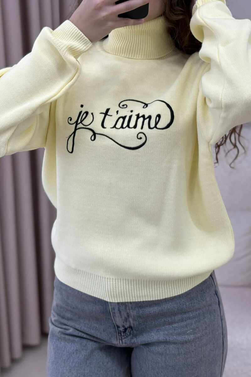 GOLF I THJESHTË ME SHKRIM PARA PËR FEMRA NË NGJYRËN E VERDHË - 4