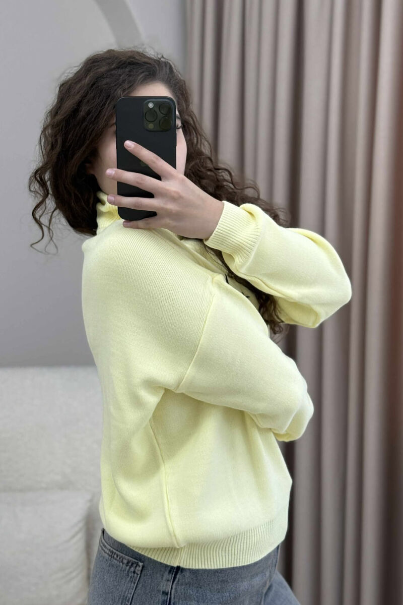 GOLF I THJESHTË ME SHKRIM PARA PËR FEMRA NË NGJYRËN E VERDHË - 3